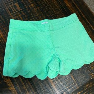 Crown and ivy mint scalloped shorts